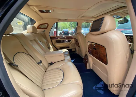 2002 Bentley Arnage z USA, uszkodzony, nr VIN SCBLC31E62CX08029